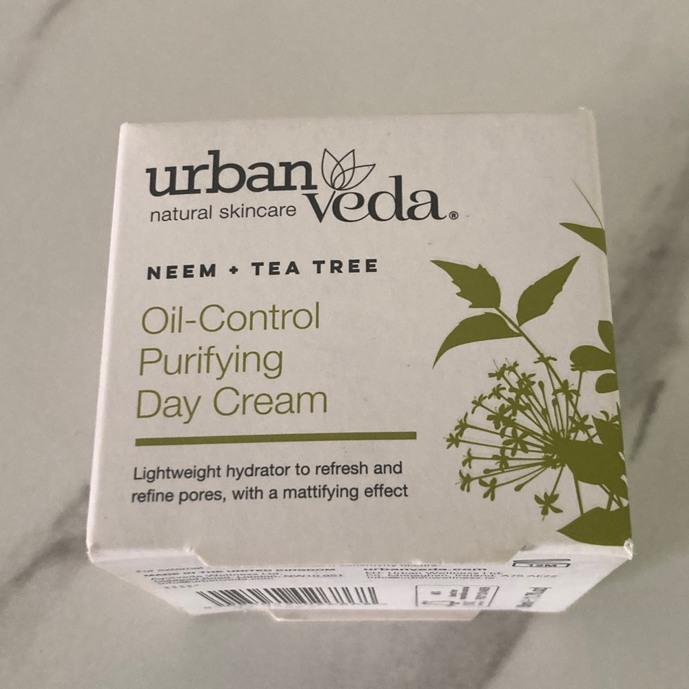 Urban Veda Neem + Tea Tree Oil-Control Purifying Day Cream — Green - Picture 3 of 15